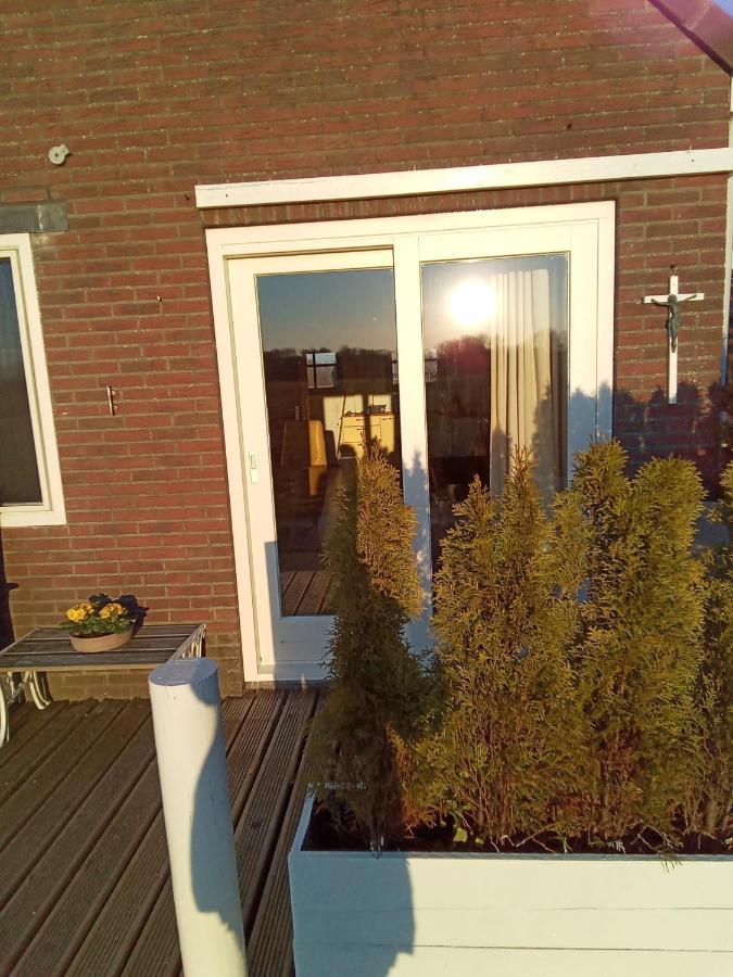 Bed and Breakfast De Indiaan Noord-Scharwoude Exterior foto