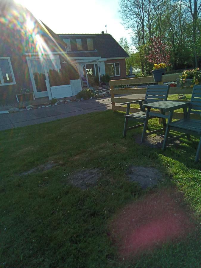 Bed and Breakfast De Indiaan Noord-Scharwoude Exterior foto